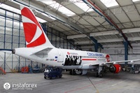 InstaForex airplane